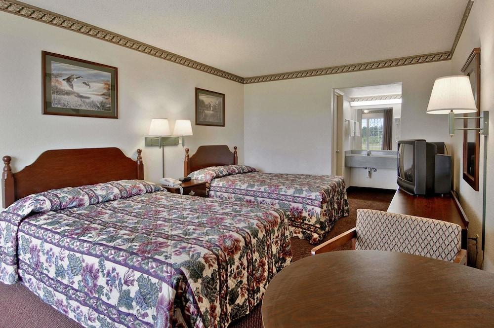 Rodeway Inn Concord Extérieur photo