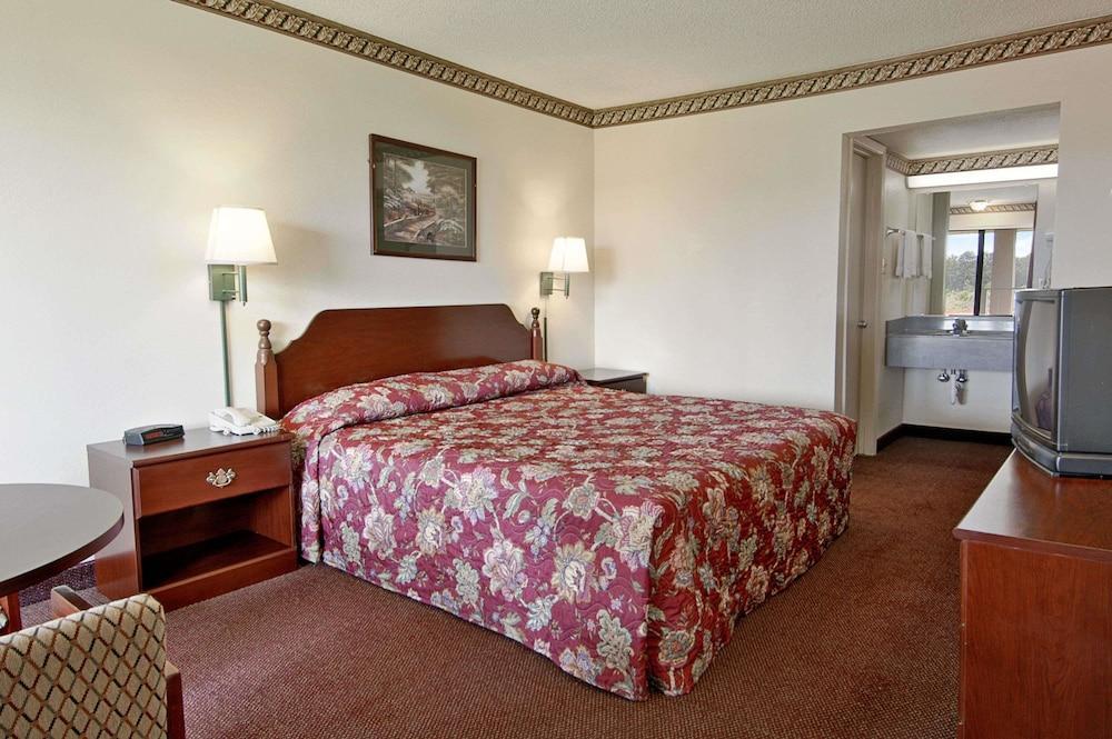 Rodeway Inn Concord Extérieur photo